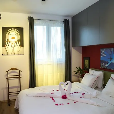 Adora Glamour Forest View Apartment